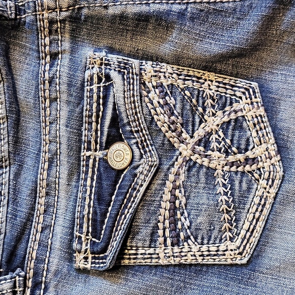 Denim Capri. - Picture 2 of 4